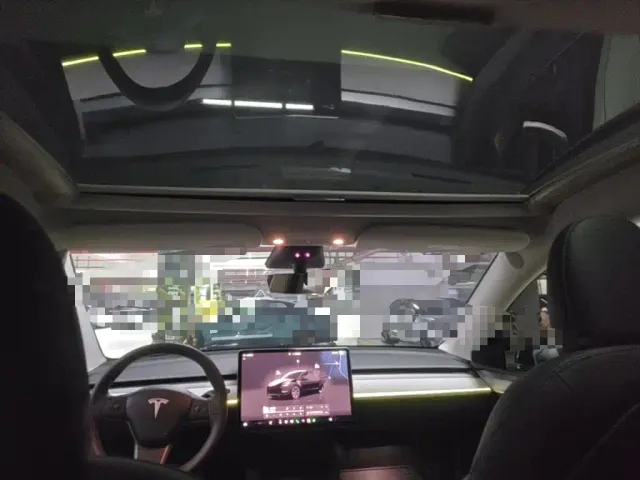 Tesla Model Y — Фото автомобиля 17