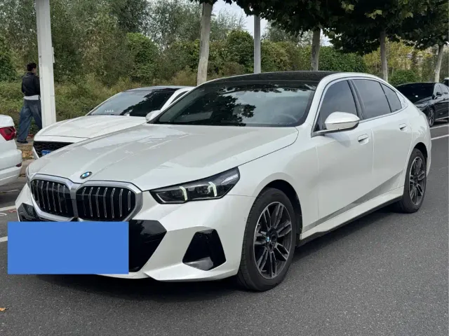 Фотография автомобиля — BMW 5 Series