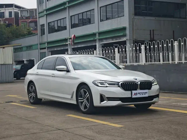 BMW 5 Series — Фото автомобиля 3