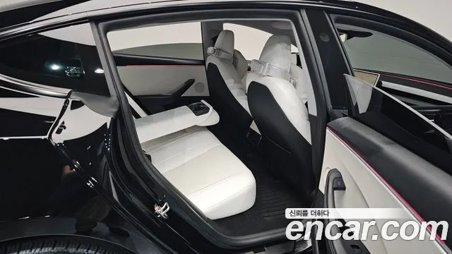 Tesla Model 3 — Фото автомобиля 11