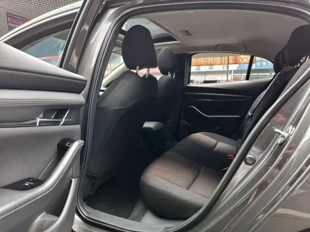 Mazda Axela — Фото автомобиля 13