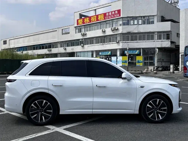 Li Auto L6 — Фото автомобиля 10