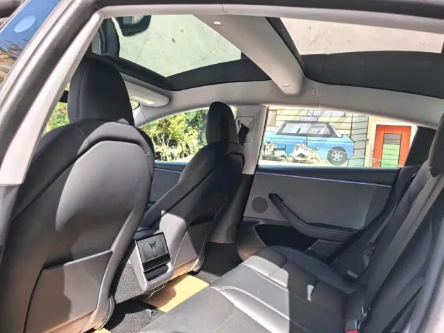 Tesla Model 3 — Фото автомобиля 13
