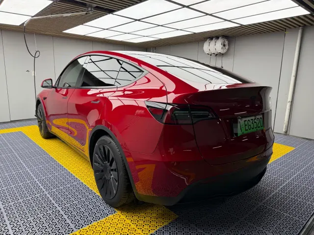 Tesla Model Y — Фото автомобиля 4