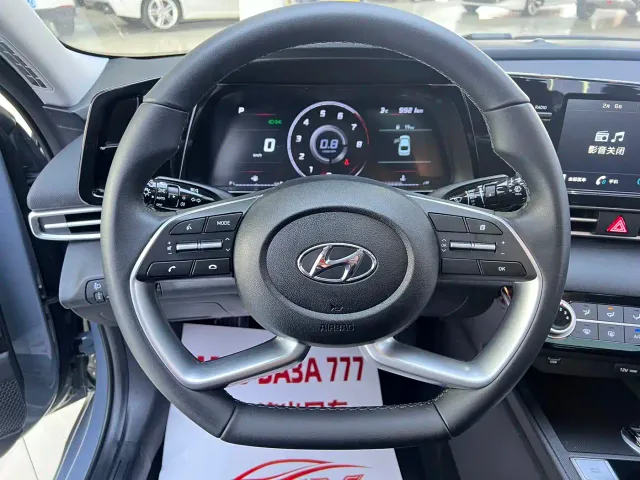 Hyundai Elantra — Фото автомобиля 11