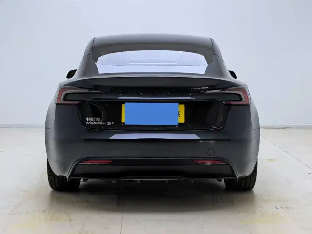 Tesla Model 3 — Фото автомобиля 10