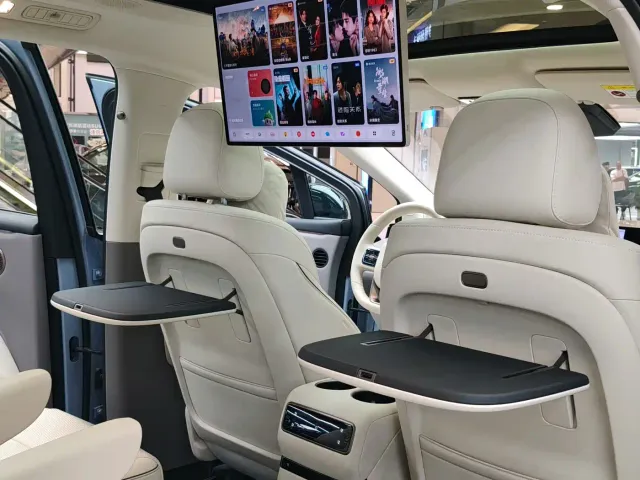 Li Auto i8 — Фото автомобиля 16