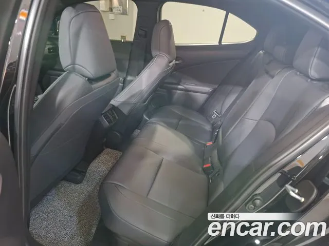 Lexus UX — Фото автомобиля 10