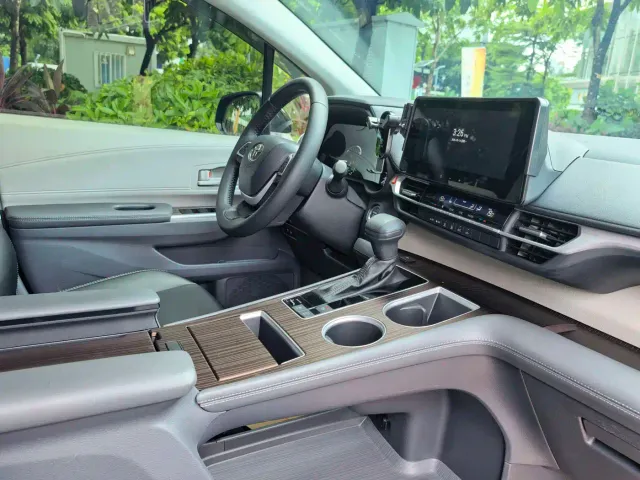 Toyota Sienna — Фото автомобиля 11