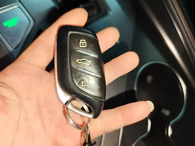 Roewe RX5 — Фото автомобиля 8