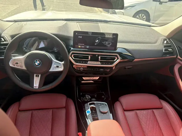 BMW iX3 — Фото автомобиля 5