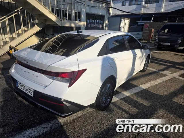 Hyundai Avante CN7 — Фото автомобиля 4