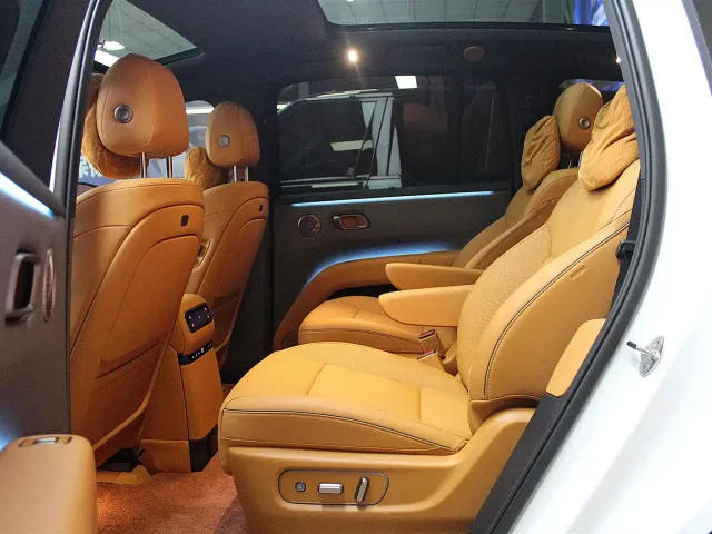 Li Auto i8 — Фото автомобиля 8