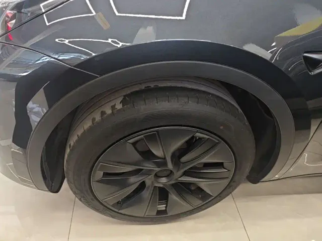 Tesla Model Y — Фото автомобиля 22