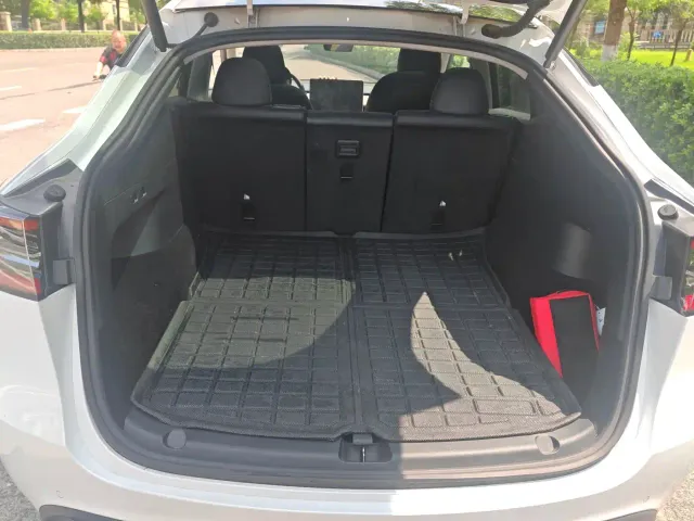 Tesla Model Y — Фото автомобиля 7