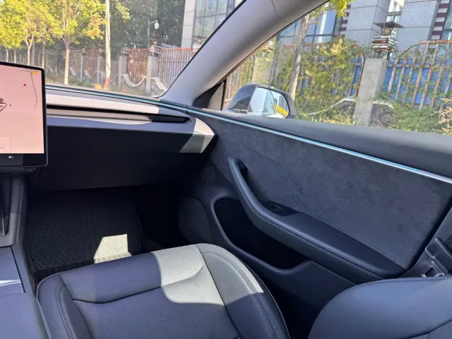 Tesla Model 3 — Фото автомобиля 14