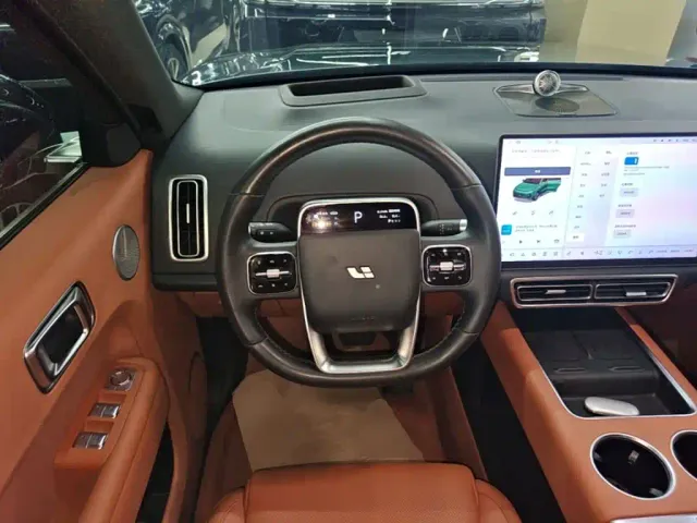 Li Auto L9 — Фото автомобиля 10