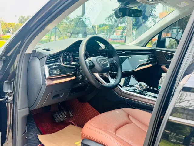 Audi Q7 — Фото автомобиля 4