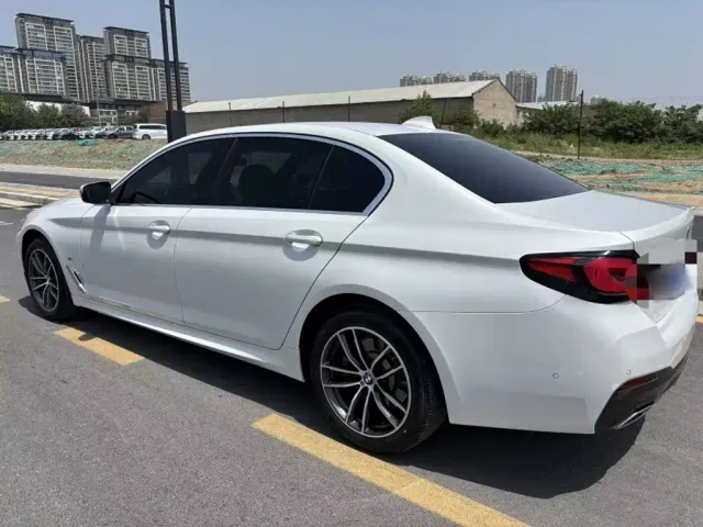 BMW 5 Series — Фото автомобиля 4