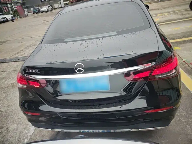 Mercedes-Benz E-Class — Фото автомобиля 5