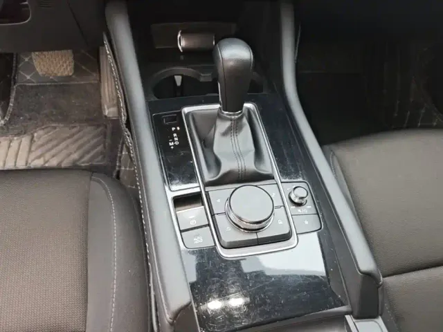 Mazda Axela — Фото автомобиля 13