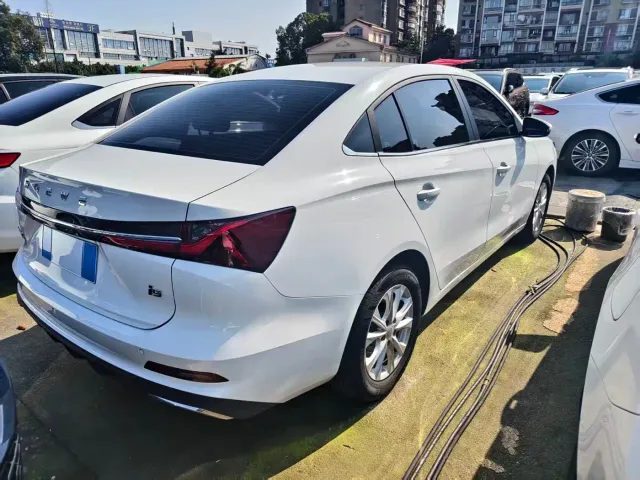 Roewe i5 — Фото автомобиля 13