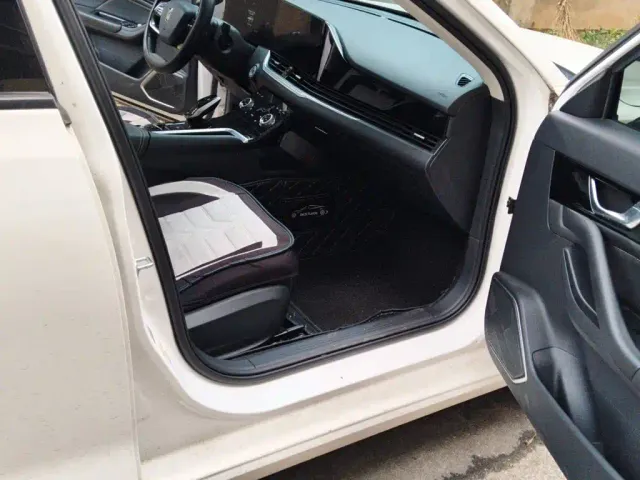 Bestune B70 — Фото автомобиля 19