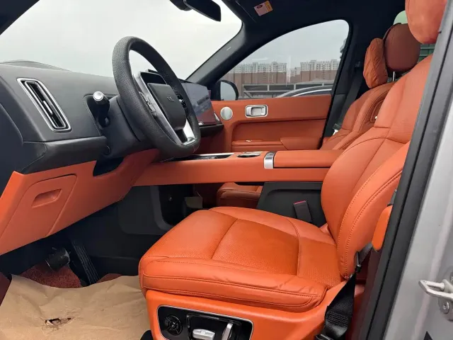 Li Auto L8 — Фото автомобиля 7