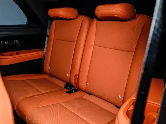 Li Auto L8 — Фото автомобиля 14