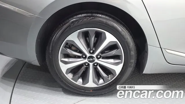 Kia K8 Hybrid — Фото автомобиля 5
