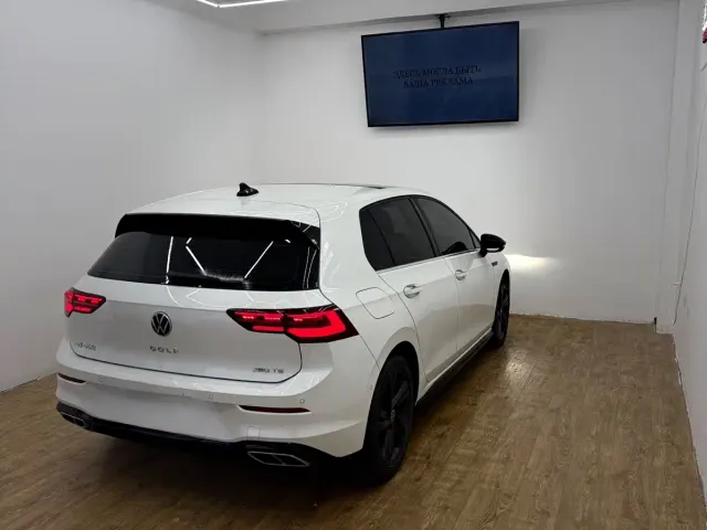 Volkswagen Golf — Фото автомобиля 6