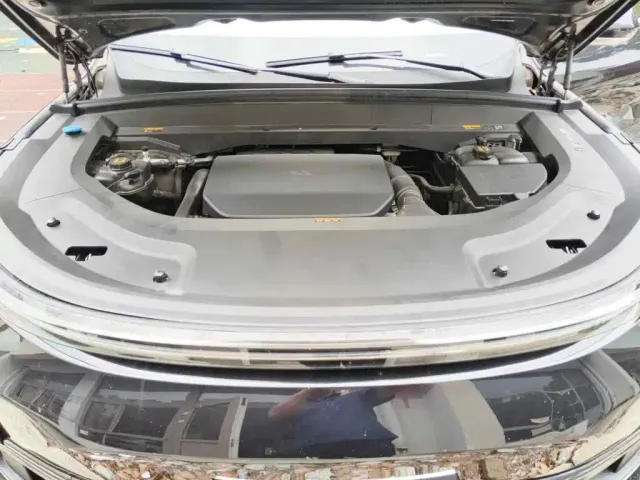 Li Auto L8 — Фото автомобиля 9