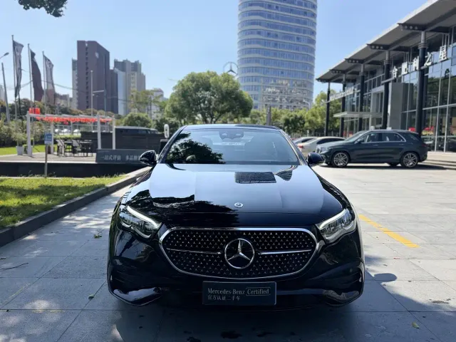 Mercedes-Benz E-Class — Фото автомобиля 2