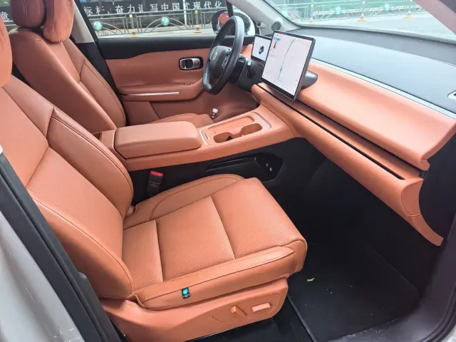 Leapmotor C10 — Фото автомобиля 6