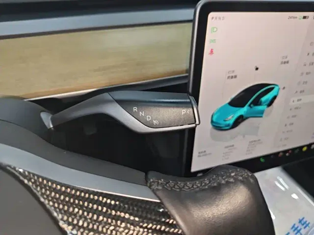 Tesla Model 3 — Фото автомобиля 13