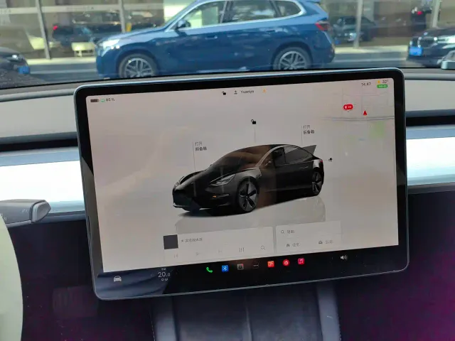 Tesla Model 3 — Фото автомобиля 10
