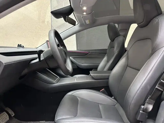 Tesla Model Y — Фото автомобиля 9