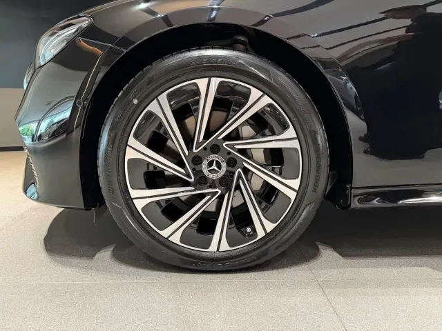 Mercedes-Benz E-Class — Фото автомобиля 6
