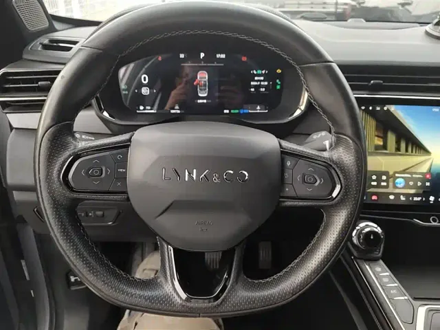 Lynk & Co 01 — Фото автомобиля 6
