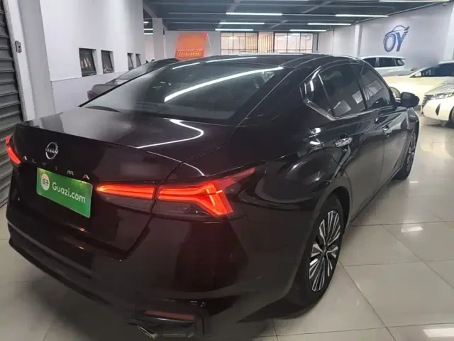 Nissan Teana — Фото автомобиля 6