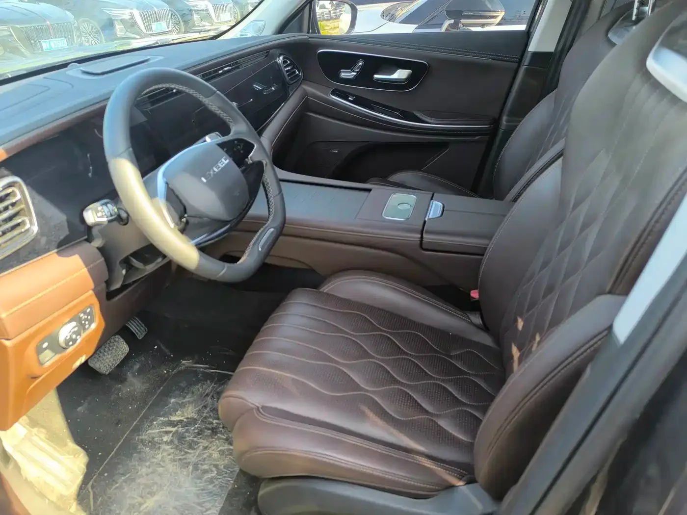 Exeed Exeed Landmark 2024 Explore Edition 400T 4WD Starlight 7-seater — Фото автомобиля 4