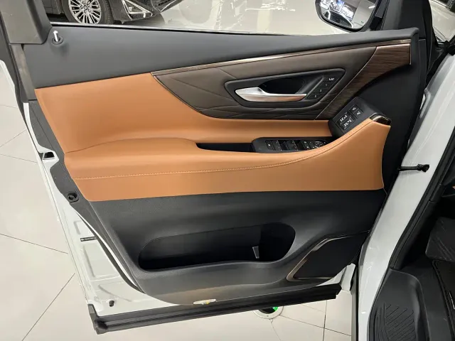 Toyota Vellfire — Фото автомобиля 17