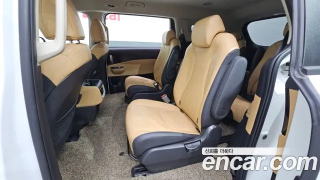 Kia Carnival Generation 4 — Фото автомобиля 18