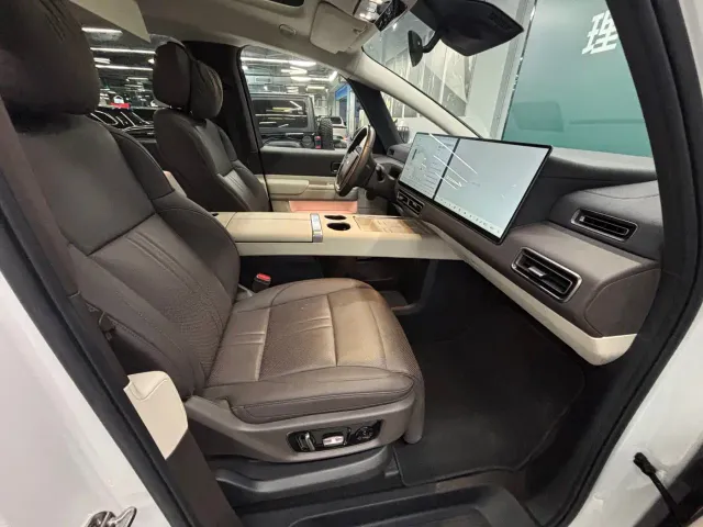 Li Auto MEGA — Фото автомобиля 20