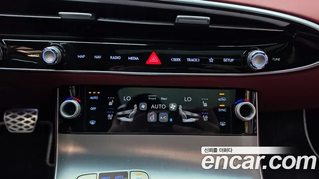 Genesis GV70 — Фото автомобиля 23