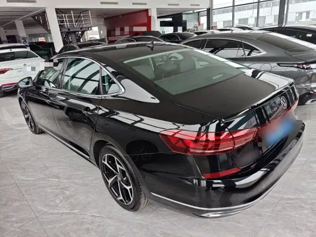 Volkswagen Passat — Фото автомобиля 4