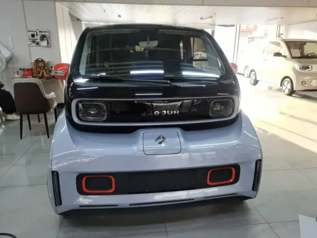 Baojun KiWi EV — Фото автомобиля 2