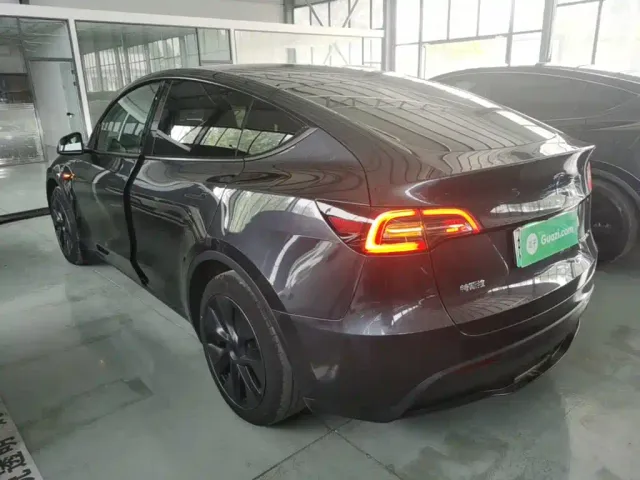 Tesla Model Y 2024 Rear-Wheel Drive Version — Фото автомобиля 4