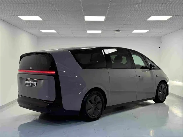Li Auto MEGA — Фото автомобиля 18