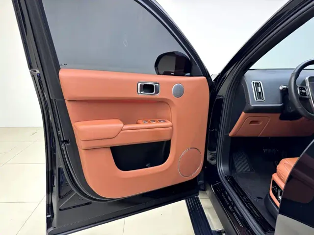 Li Auto L7 — Фото автомобиля 9